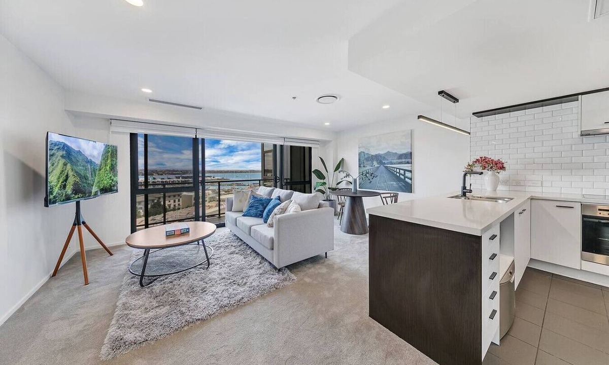 Auckland Central Business District Apartment | One Bed Harbour Views, Pool & Parking on Hobson St