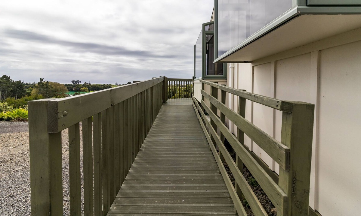Athenree Cottage | Orchard Seaview Bach