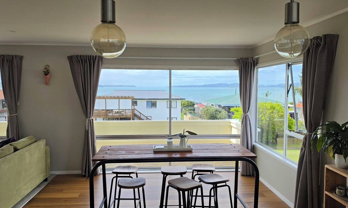 Snells Beach House | Original New Zealand Beach Bach, minutes from the beach and local shops