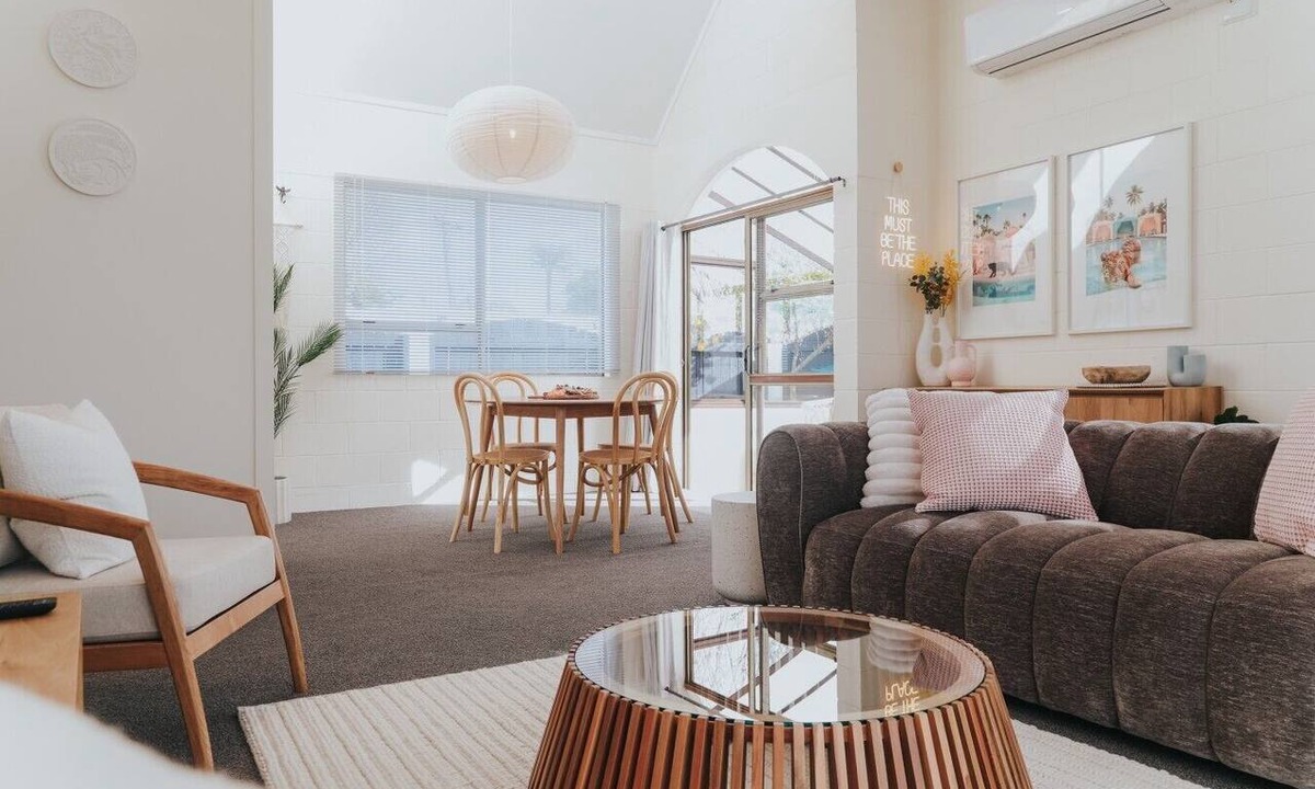 Owhata House | Palm Springs Style by the Lake | Sunny, Stylish, Sleeps 6