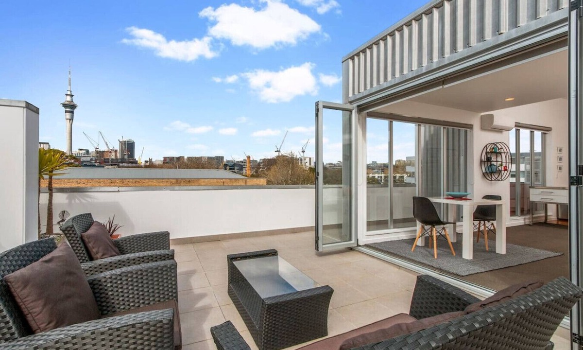 Auckland Central Business District Apartment | Panoramic City View Apartment + Air Con/Carpark
