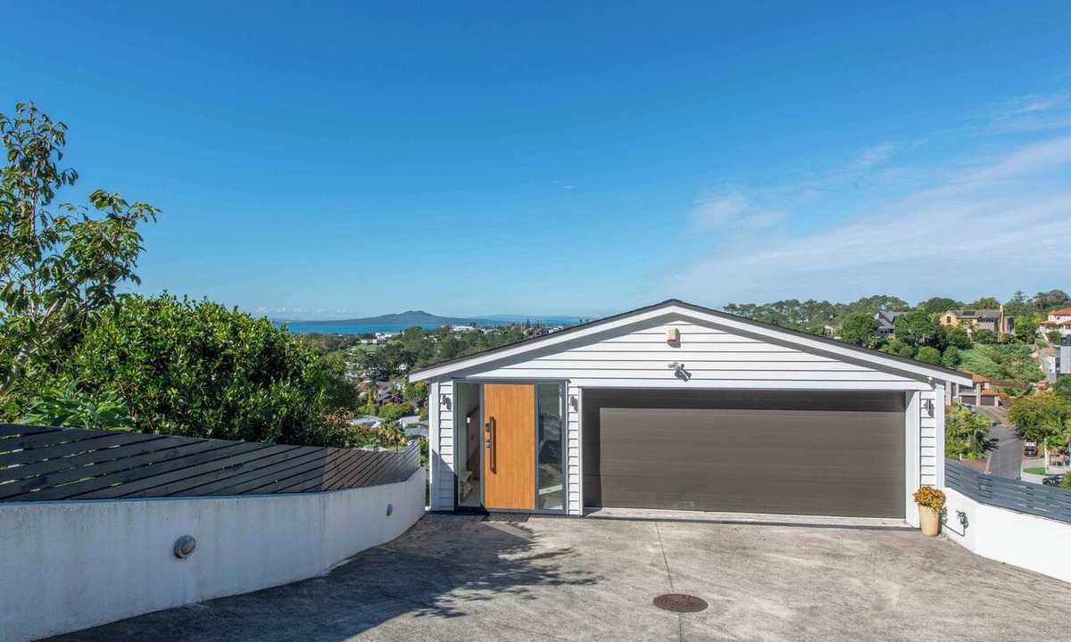 Murrays Bay House | Panoramic Sea views 6BR Getaway @ Murrays Bay