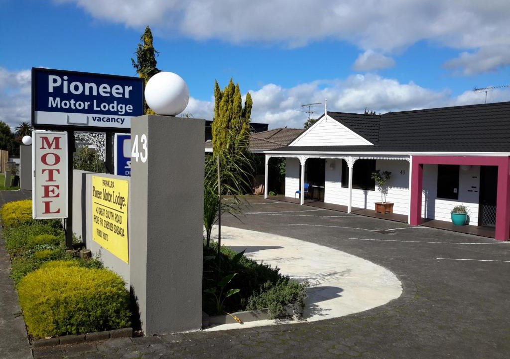 Papakura Hotel | Papakura Pioneer Motor Lodge & Motel
