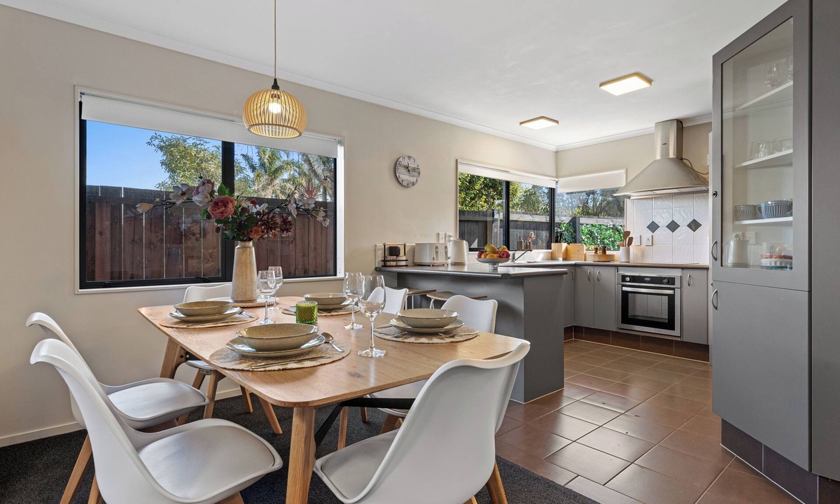 Papamoa Beach House | Papamoa Waves - Seaside Getaway