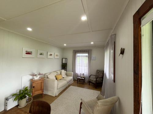 Rotoorangi House | Peaceful Country Cottage