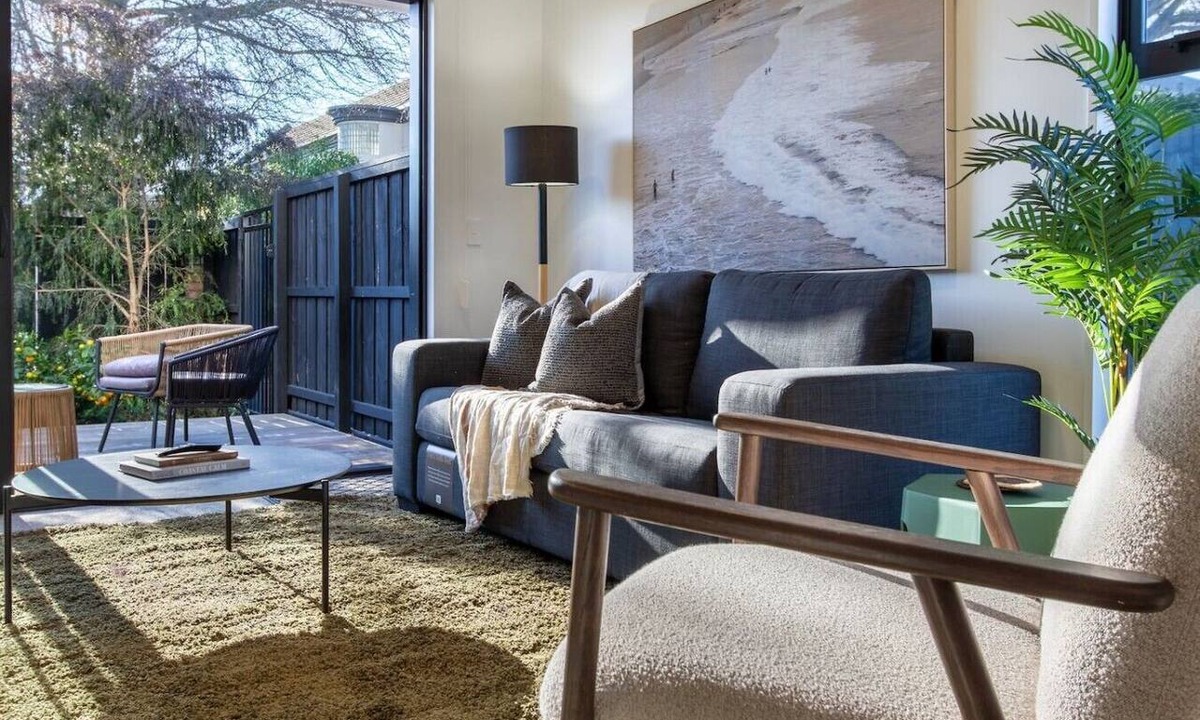 Merivale House | Peaceful Merivale Hideaway - Parkside + Parking
