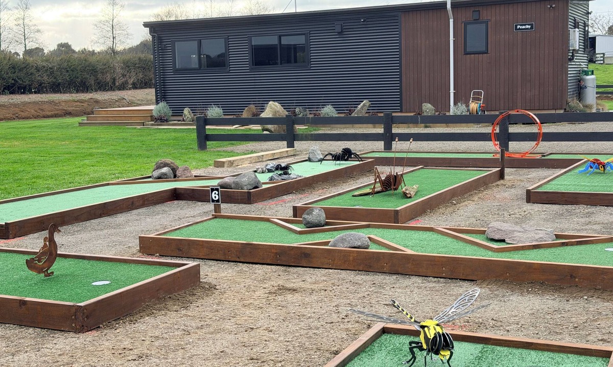 Stratford House | Peachy on Pembroke - 9 hole Mini Putt with gorgeous views