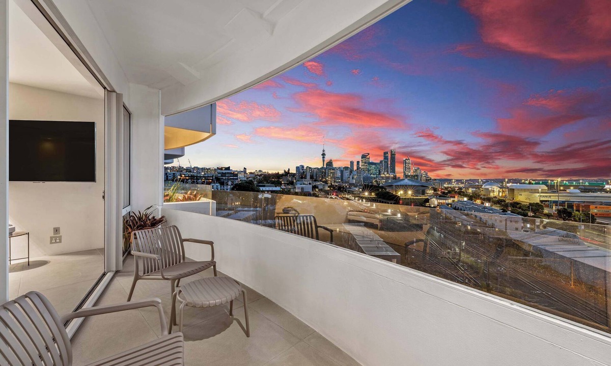 Parnell Apartment | Penthouse Pad with Harbour Views by Zodiak Stays