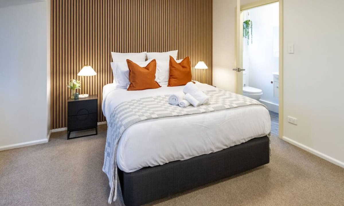 Burnside House | Perfect 1-Bedroom Retreat Near the Airport