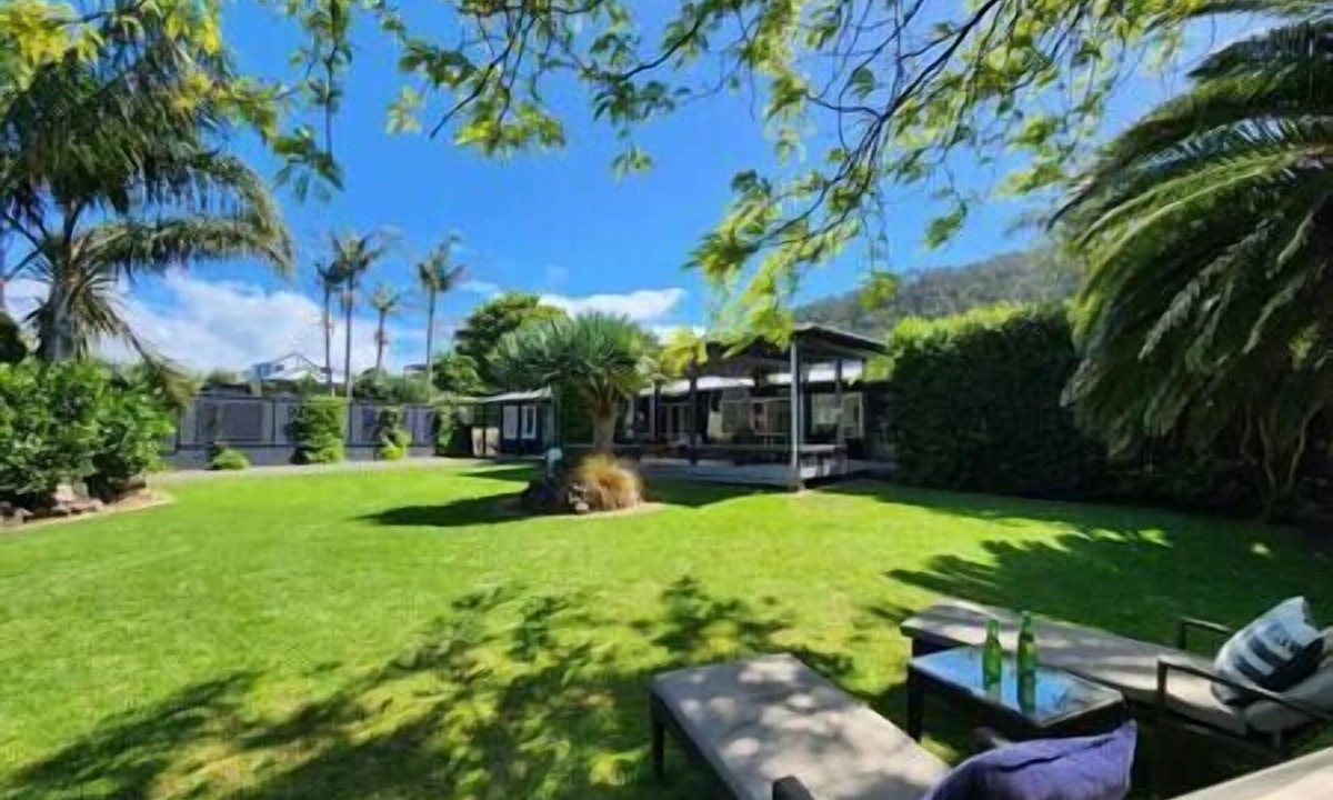 Hahei House | Pet friendly, big lawn and covered outdoor space to play, centrally located