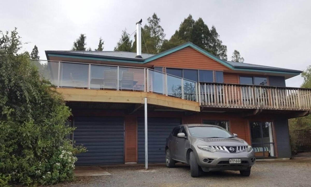 Moana House | PET FRIENDLY HOLIDAY HOME WITH AMAZING VIEWS OF LAKE BRUNNER