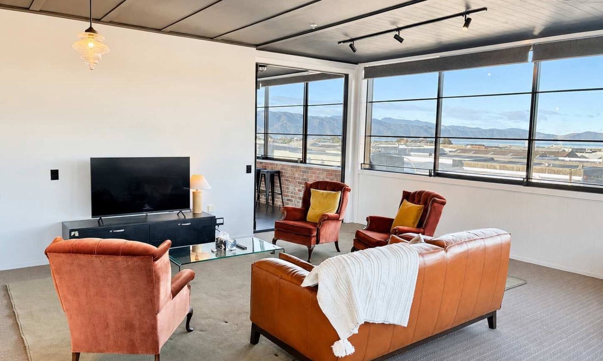 Petone Apartment | Petone Ocean Views | 3BR | Shops + Parking