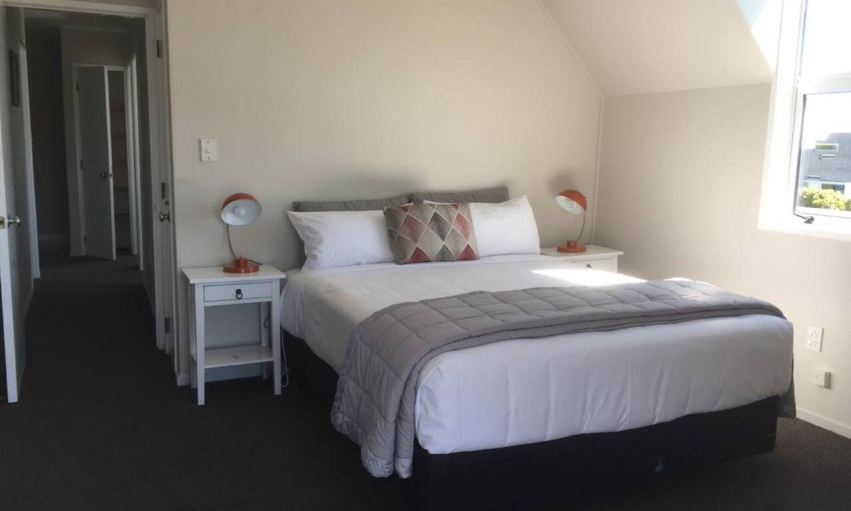 Waipahihi Hotel | Phoenix Resort