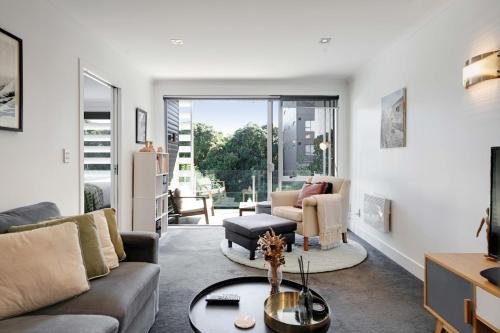 Eden Terrace Apartment | Plush Parkside Comfort Free CarPark Balcony 2BR2BA