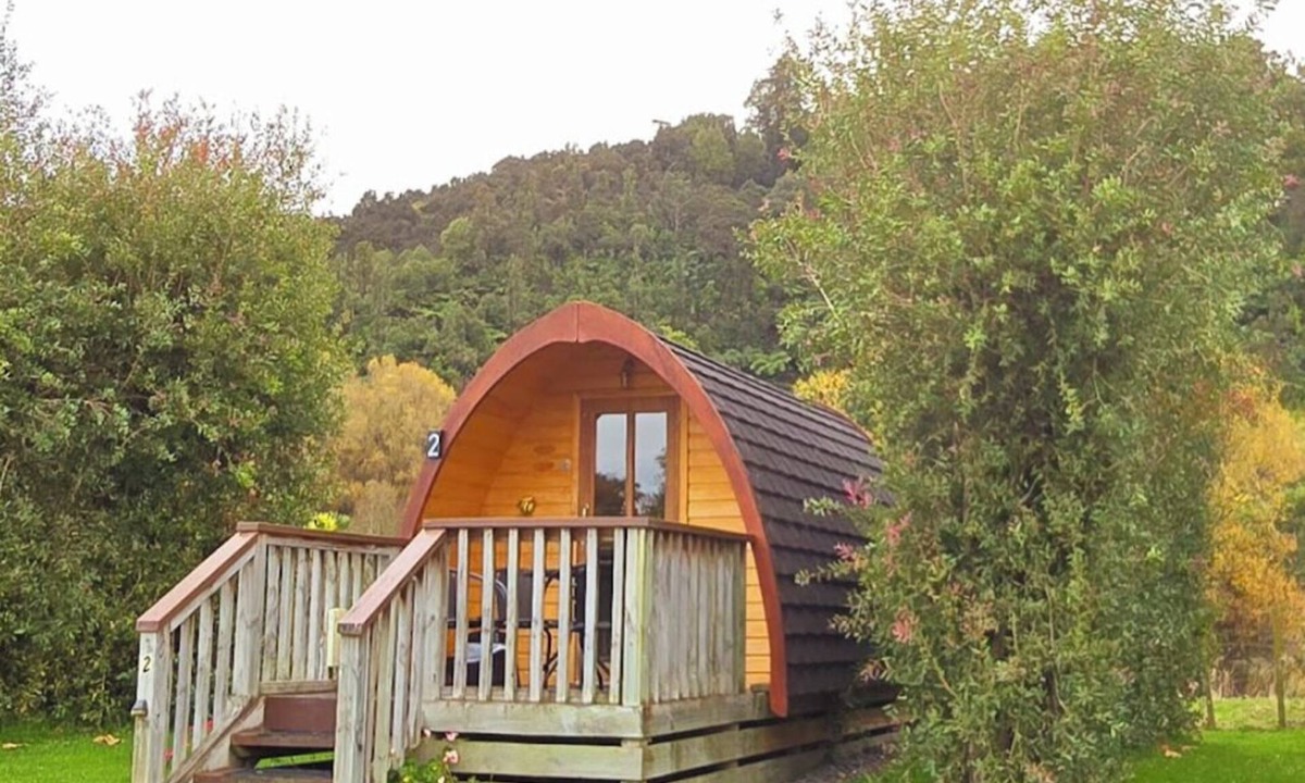 Mangaweka Cabin | Pod 2 at Flat Hills Cafe and Tourist Park - (Sleeps 4)