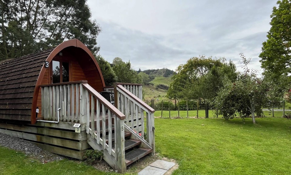 Mangaweka Cabin | Pod 3 at Flat Hills Cafe and Tourist Park: Queen Pod (sleeps 2)