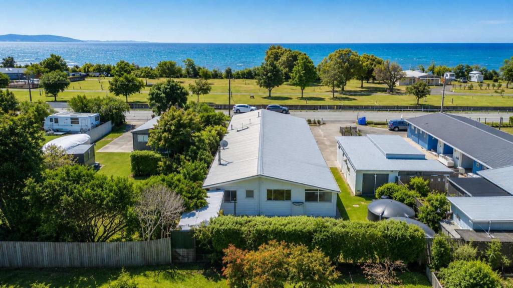 Pohara House | Pohara Beach Family Baches