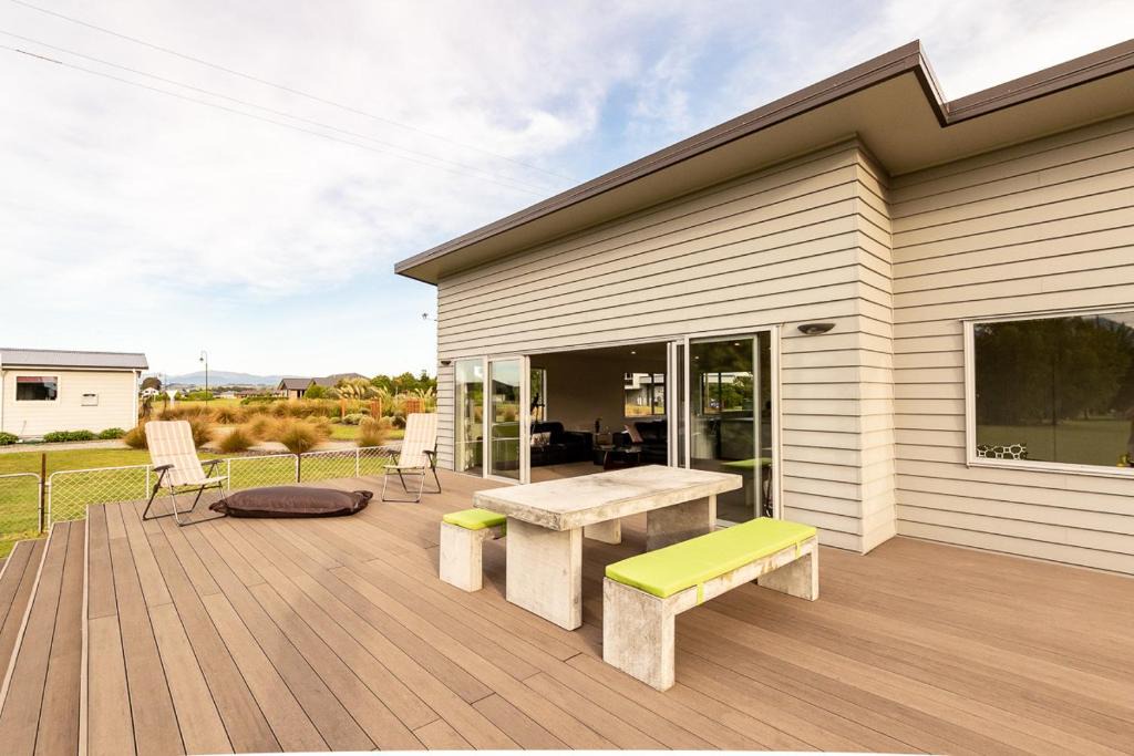 Te Anau House | Poppa Pete's - Te Anau Holiday Home
