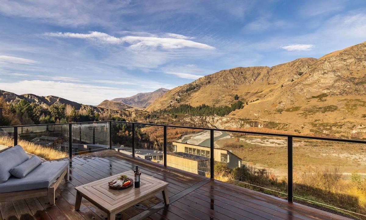 Arthur's Point House | Powder Ridge Alpine Retreat