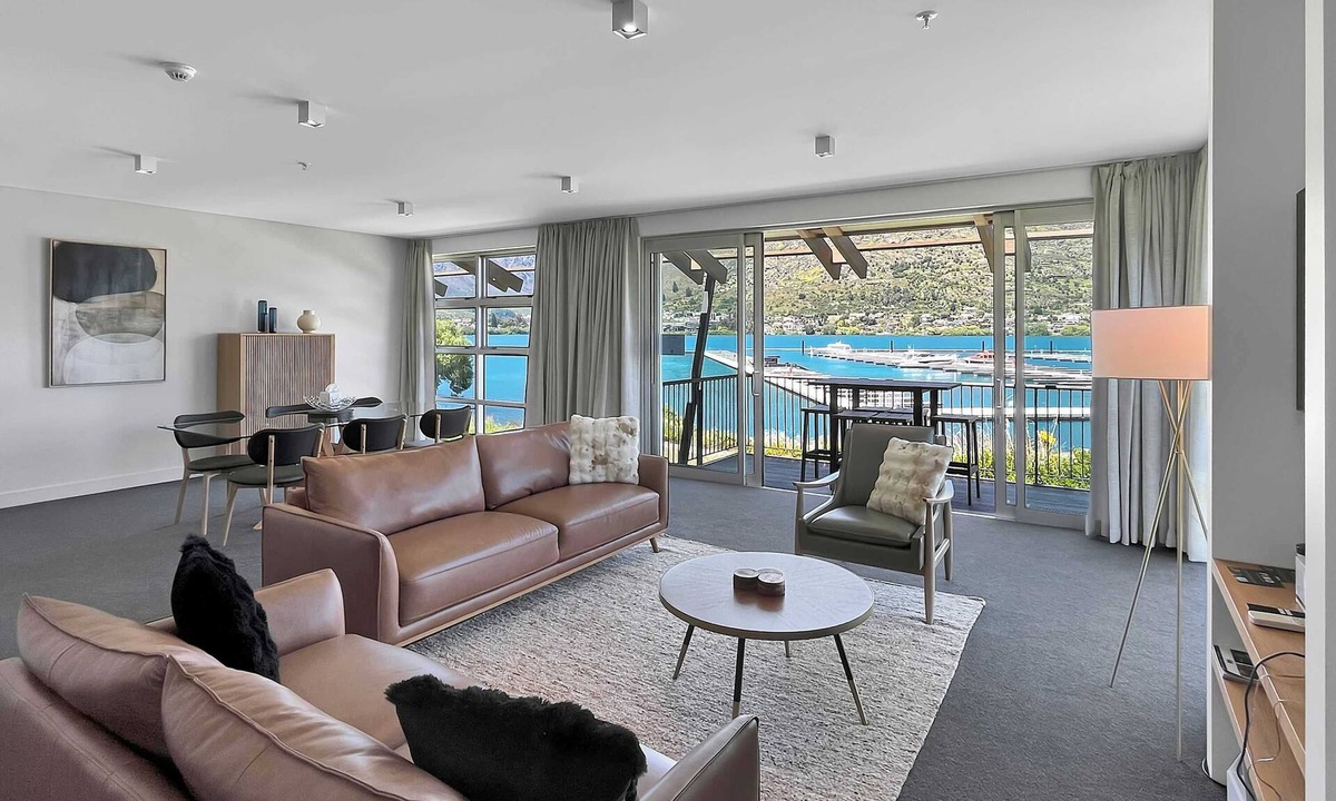 Frankton Apartment | Premium Lakefront 2 Bedroom Apartment Marina 205