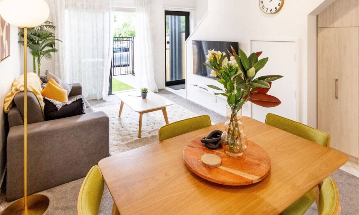 Christchurch City Centre House | Prime Location Hagley Riverside Hospital