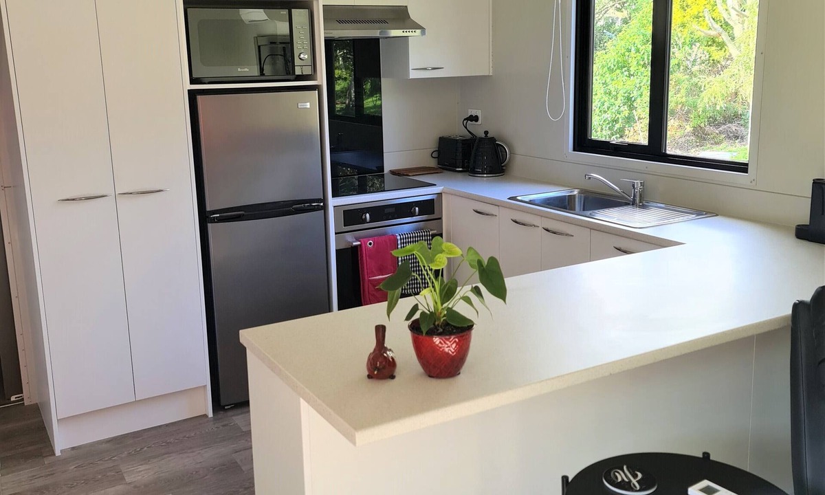 Paraparaumu Villa | Private Country Cottage