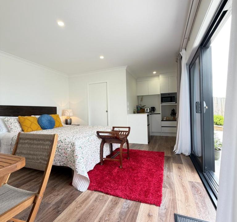 Dinsdale Bed & Breakfast | Private Cozy Sleepout with Free Parking & Self Check-in