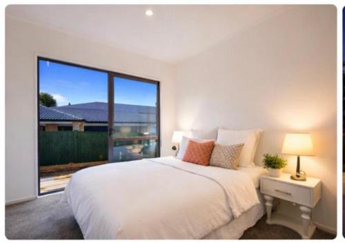 Papatoetoe House | Private Ground Floor 3-Bedroom Suite