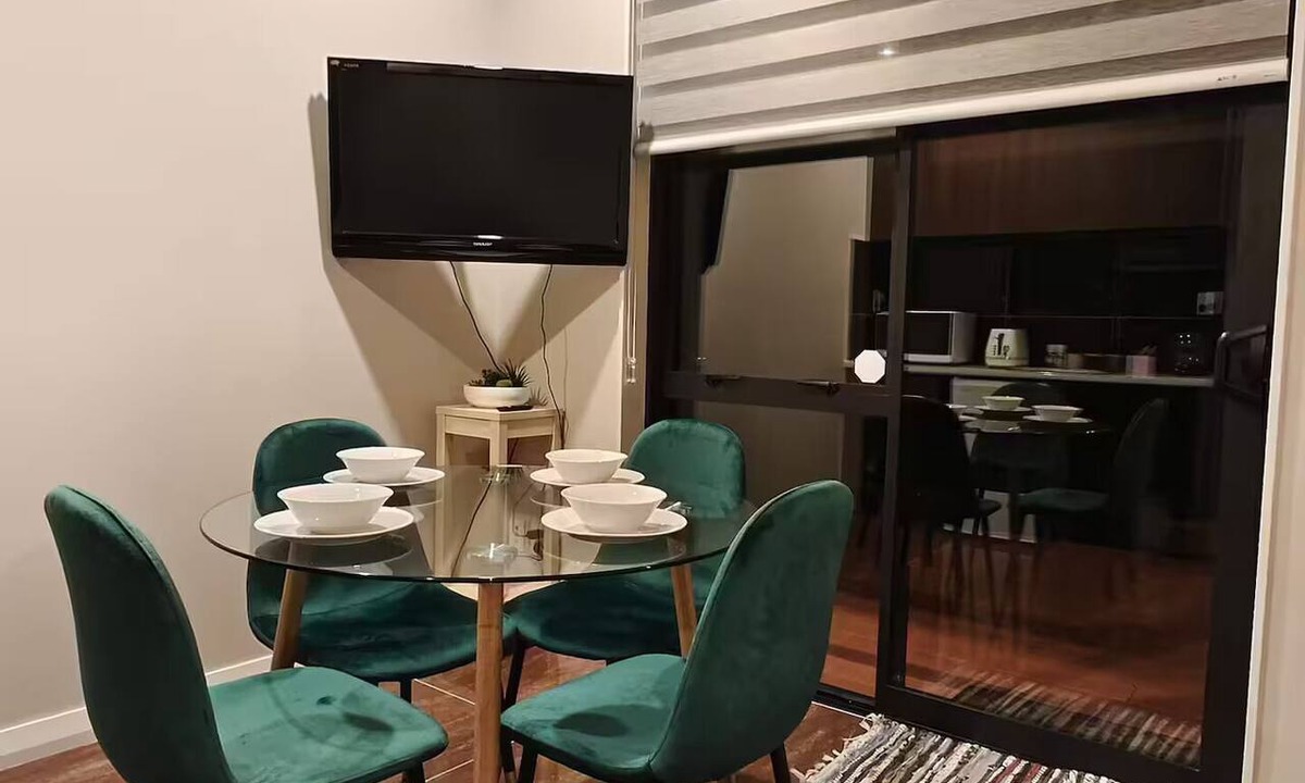 Pinehill Apartment | Private Modern 2 bedroom Unit in Central Albany