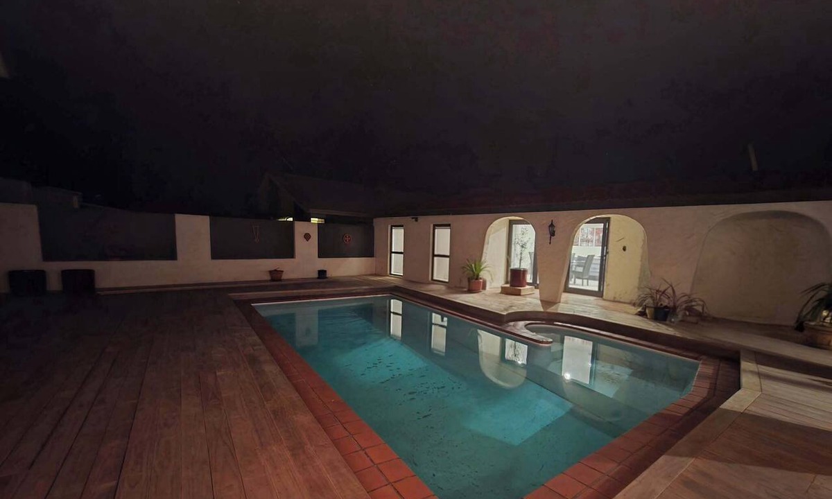 Cambridge Apartment | Private Oasis Studio | Pool Views, Split King & Rugby TV