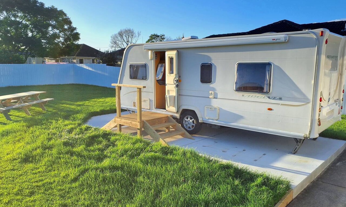 Tauranga House | Private Self-Contained Caravan – 250m from Tauranga Hospital