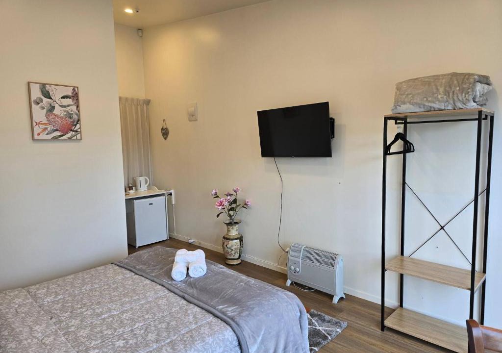 Papakura Apartment | Private Studio Sleepout in Aucklands Convenient Location