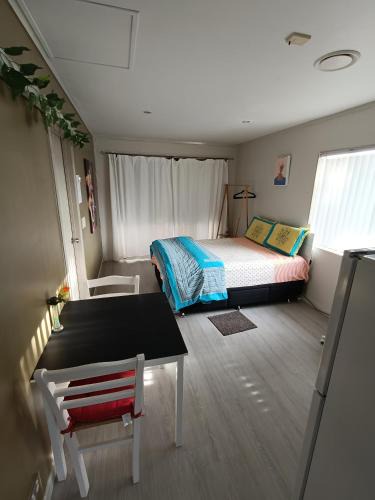 Auckland House | Private Studio with self check-in, Ensuite, WIFI & Kitchenette