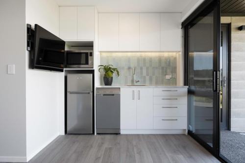 Pukehina House | Pukehina Estuary Sunset Views Studio