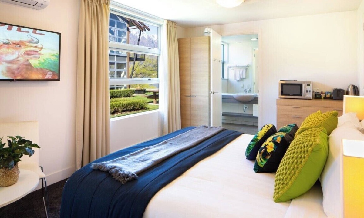Frankton Apartment | QT Studio Stay | Lakeside Location, Wi-Fi, Parking