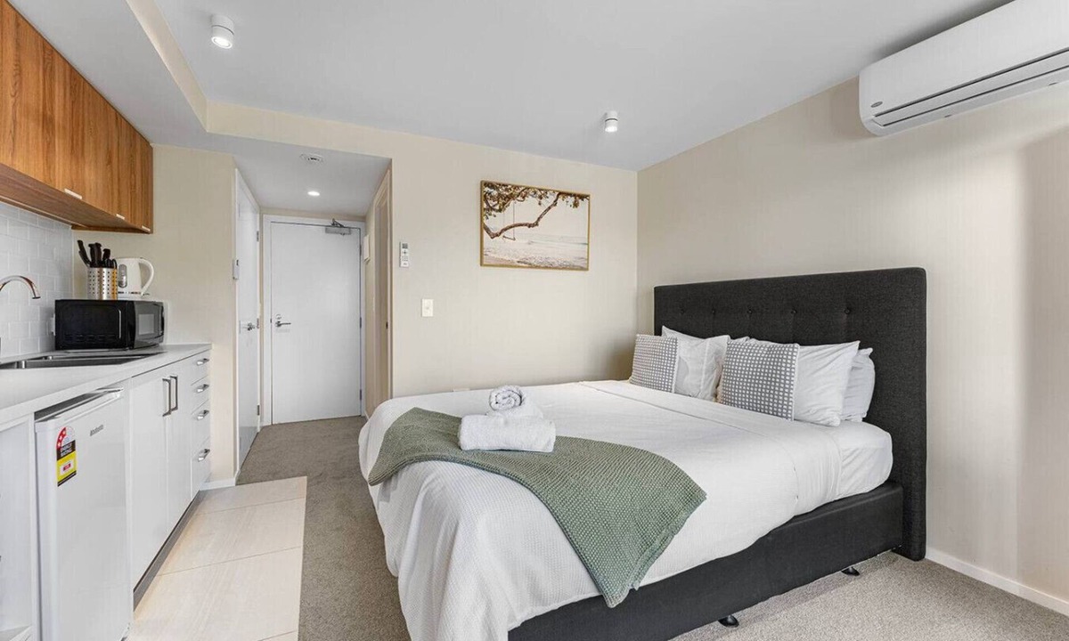Frankton House | Queenstown Studio 5Mins Airport A/C Wifi TV