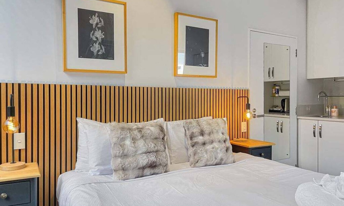 Queenstown Resort | Queenstown Studio with Lake & Mountain Glimpses