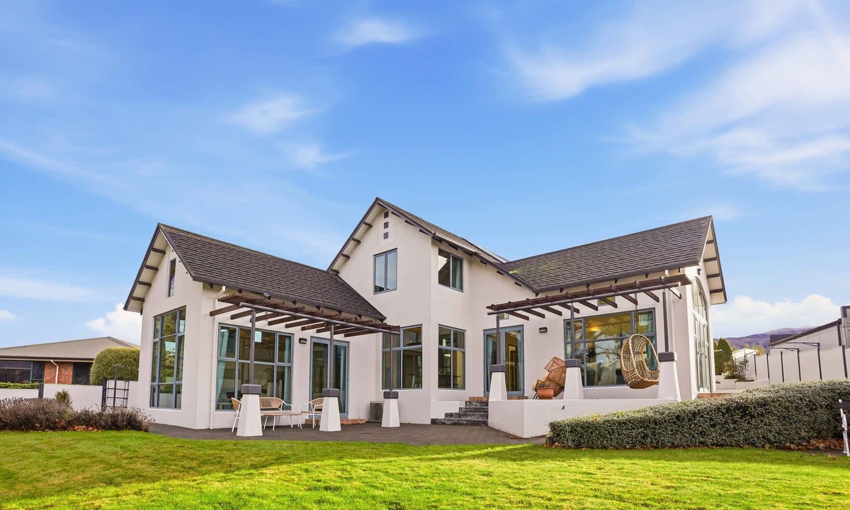 Lowburn House | Recharge on the Reserve