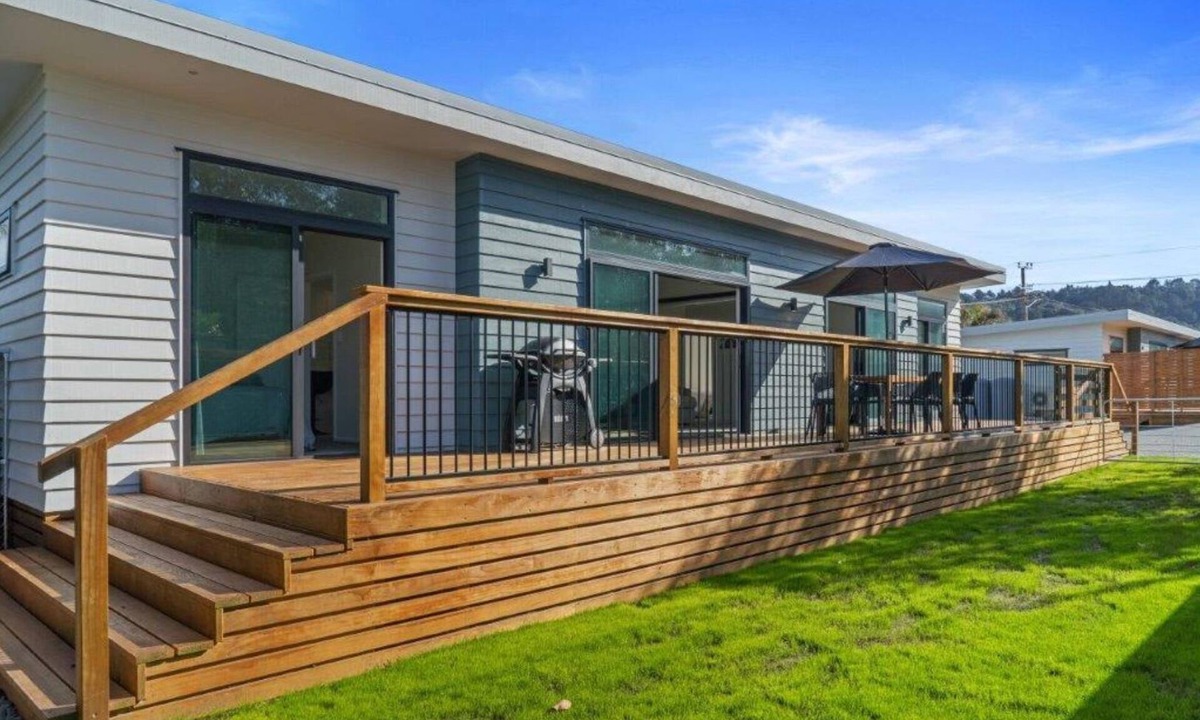 Waihi Beach House | Recline on Leo | Dog-Friendly, 400m to Beach