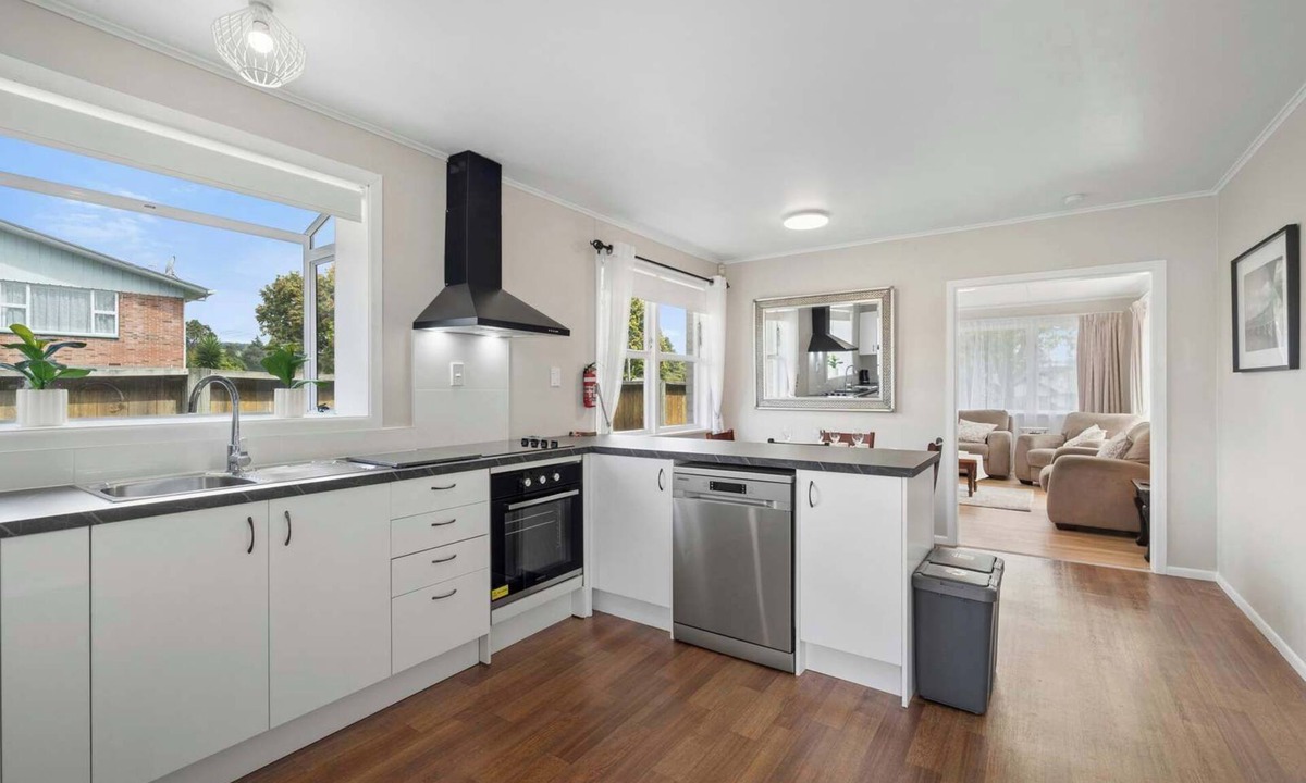 Springfield House | Red Door 56 - Ride to Redwoods, Sleeps 4