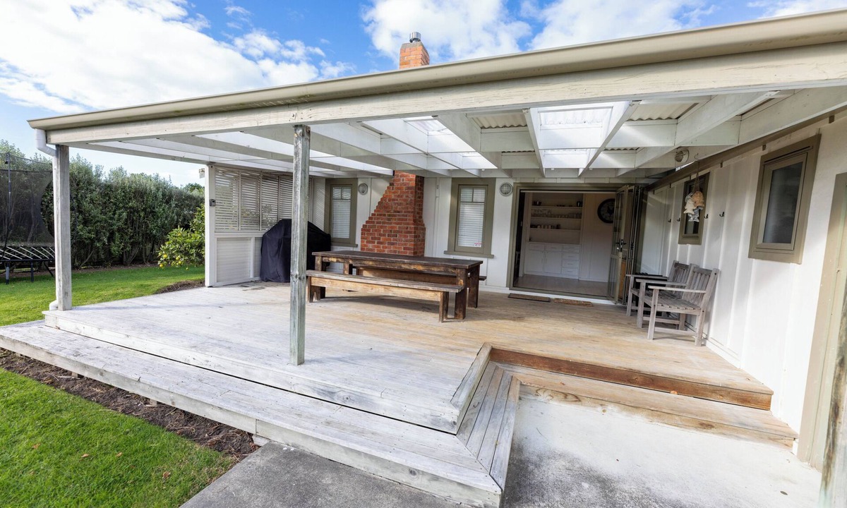 Waimarama House | Relax by the beach @ Cozy Bach No.40