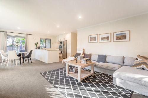 Greenhithe Villa | Resort Style in Urban Auckland