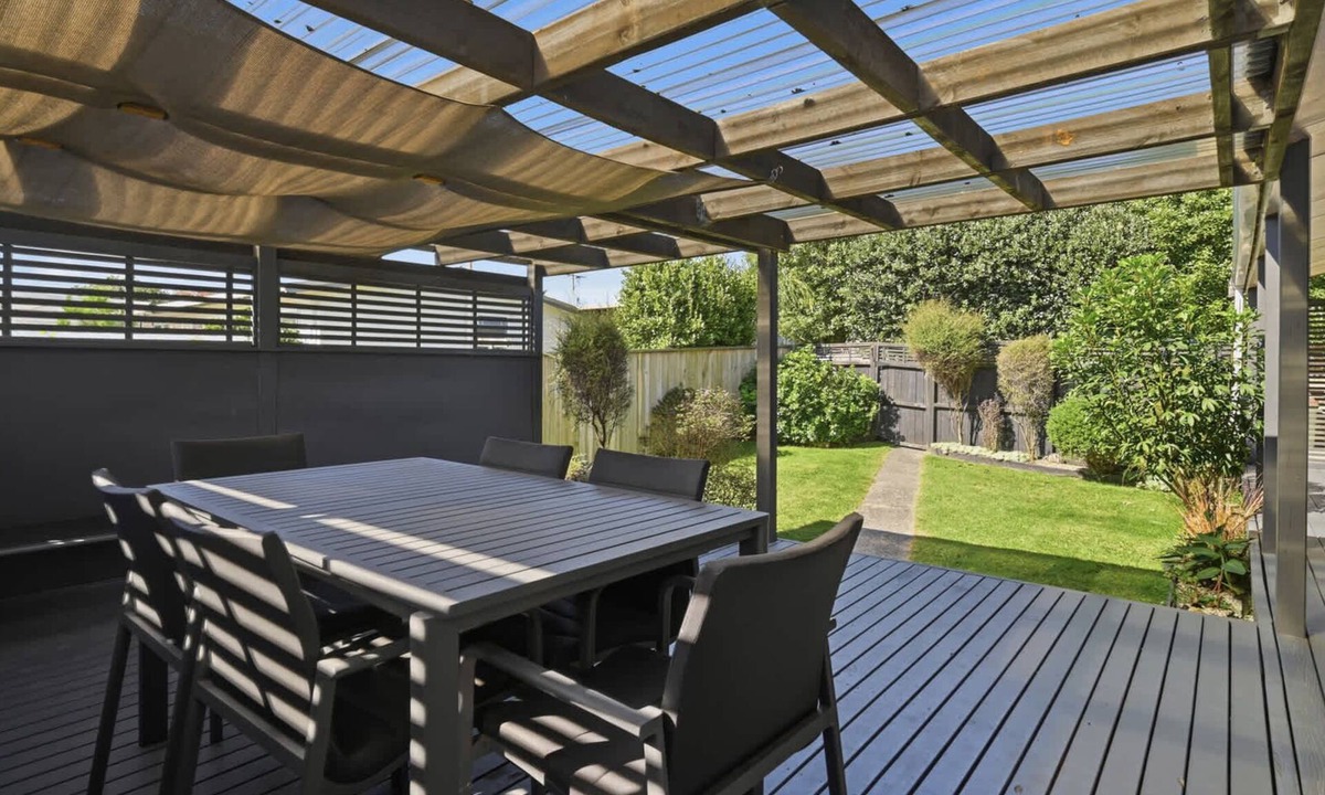 Owhata House | Retreat@23 - Stylish 2BR with Covered Deck