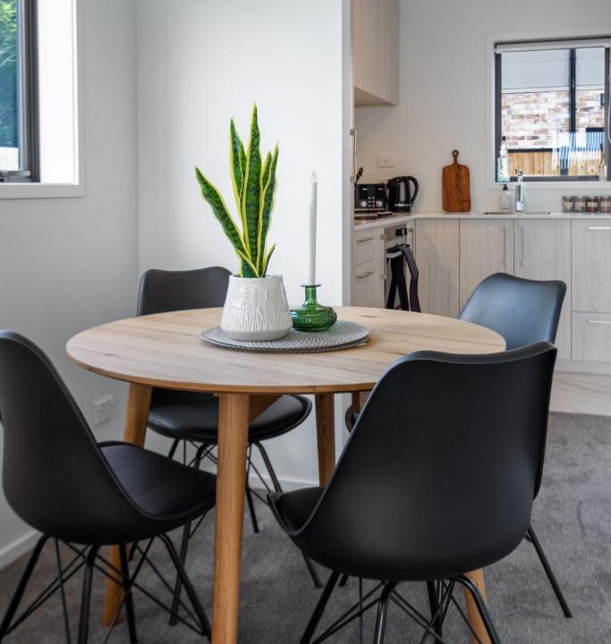 Upper Riccarton Apartment | Riccarton 2 bed 1 bath w/garage