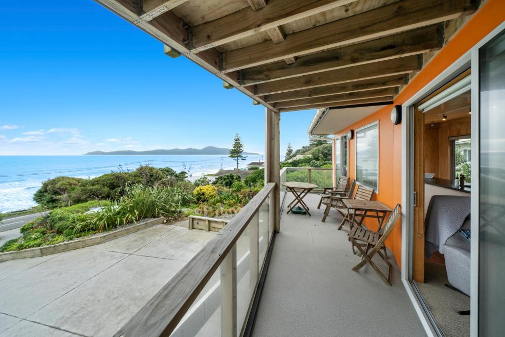 Raumati South House | Rippling Waves Lookout - Raumati South Home