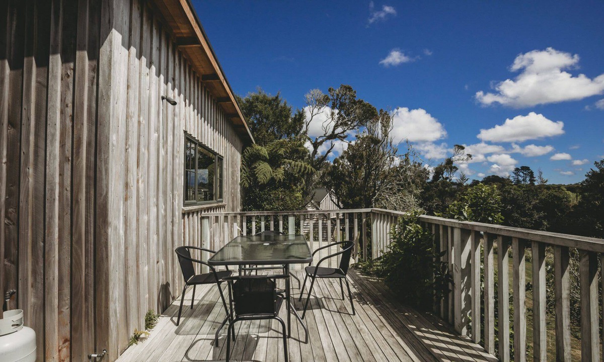 Inglewood Cabin | River Retreat - Off the Grid Escape
