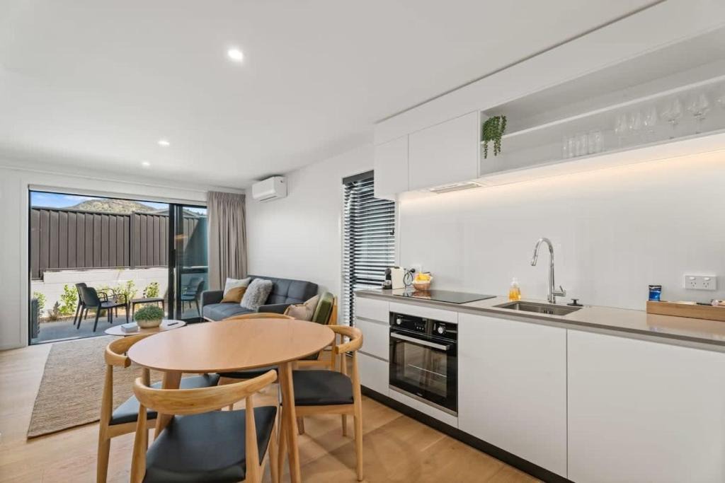 Albert Town Apartment | Rivers Abode