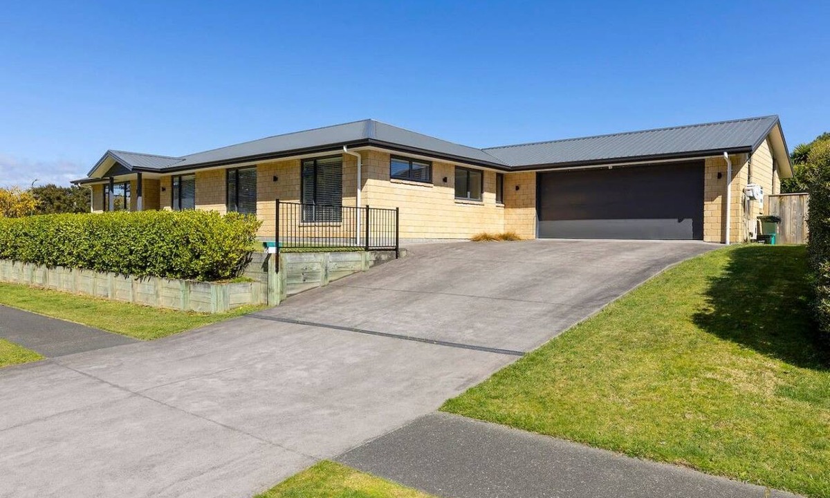 Rangatira Park House | Riverview on Hindmarsh - retreat with elevated stunning Waikato River views in Taupo