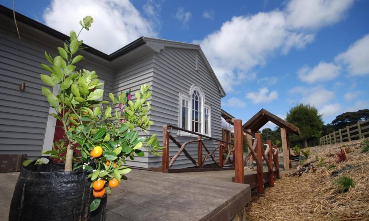 Waimauku Cottage | Romantic Retreat - Honeysuckle Cottage