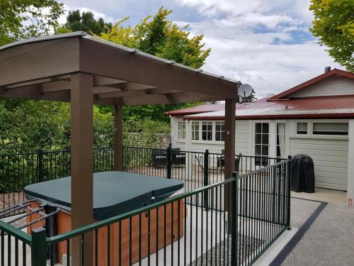 Masterton District House | Rose Cottage - Tranquil retreat